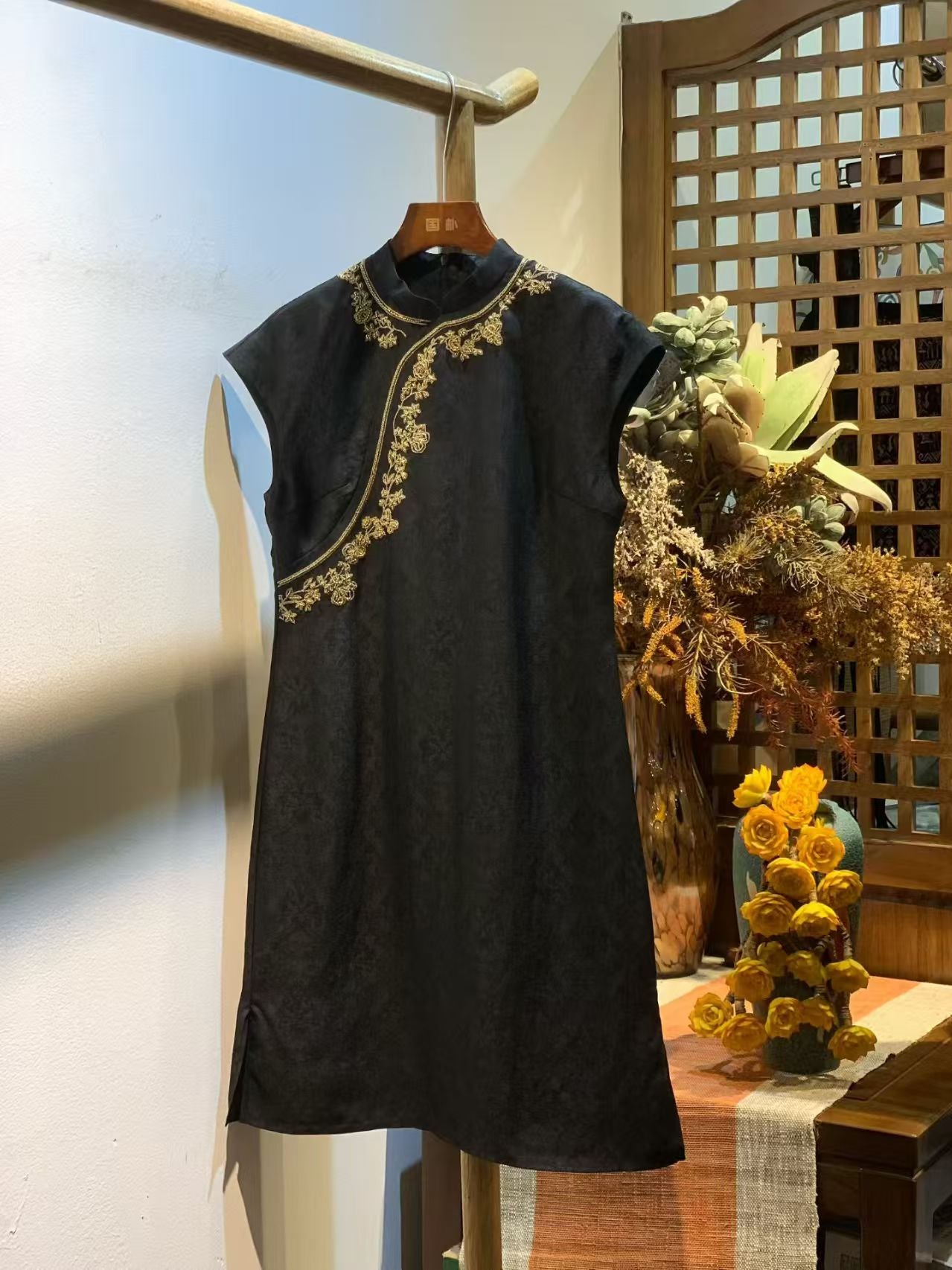 显贵西关鎏金香云纱短旗袍