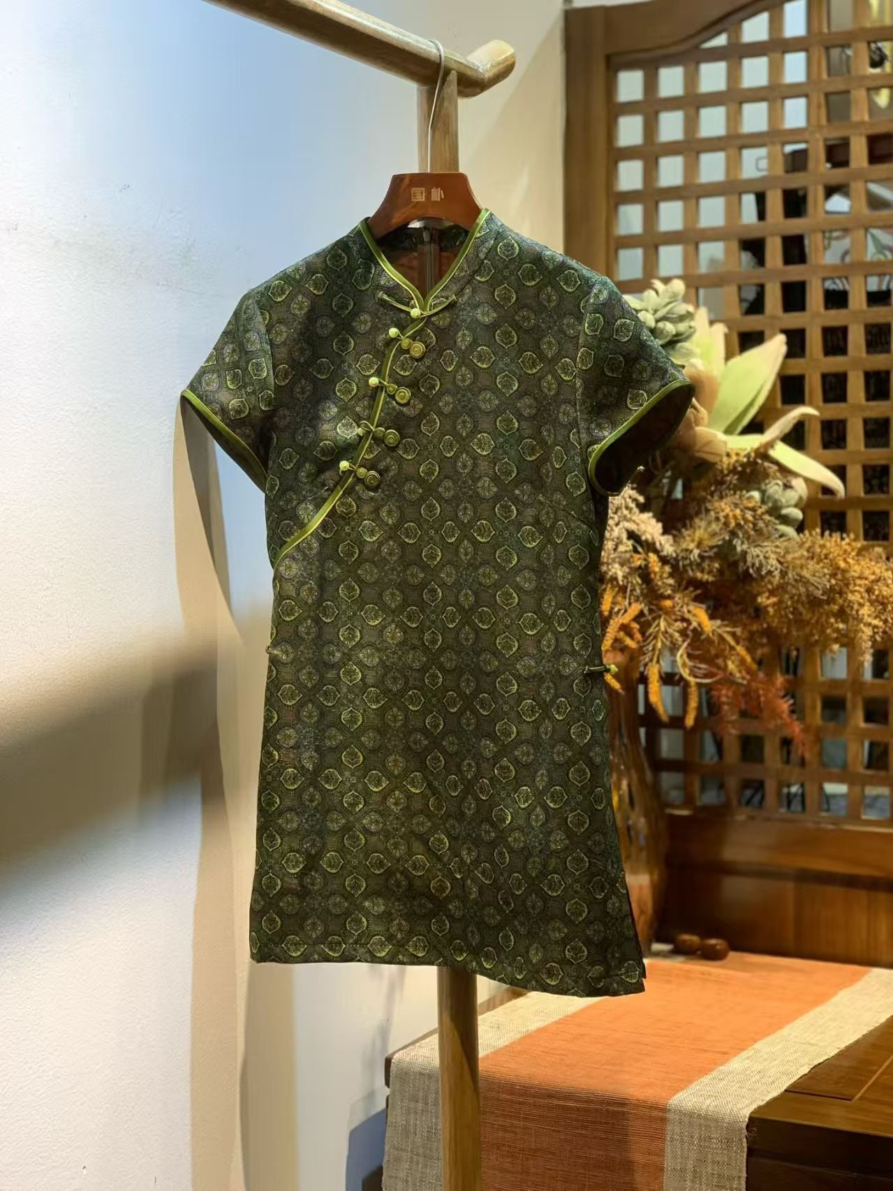 显白广府翠团香云纱短旗袍